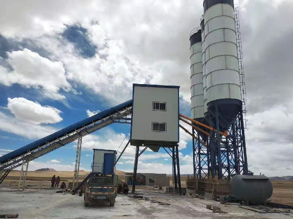 湖北黄石客户购买润汇德机械HZS120混凝土搅拌站现场